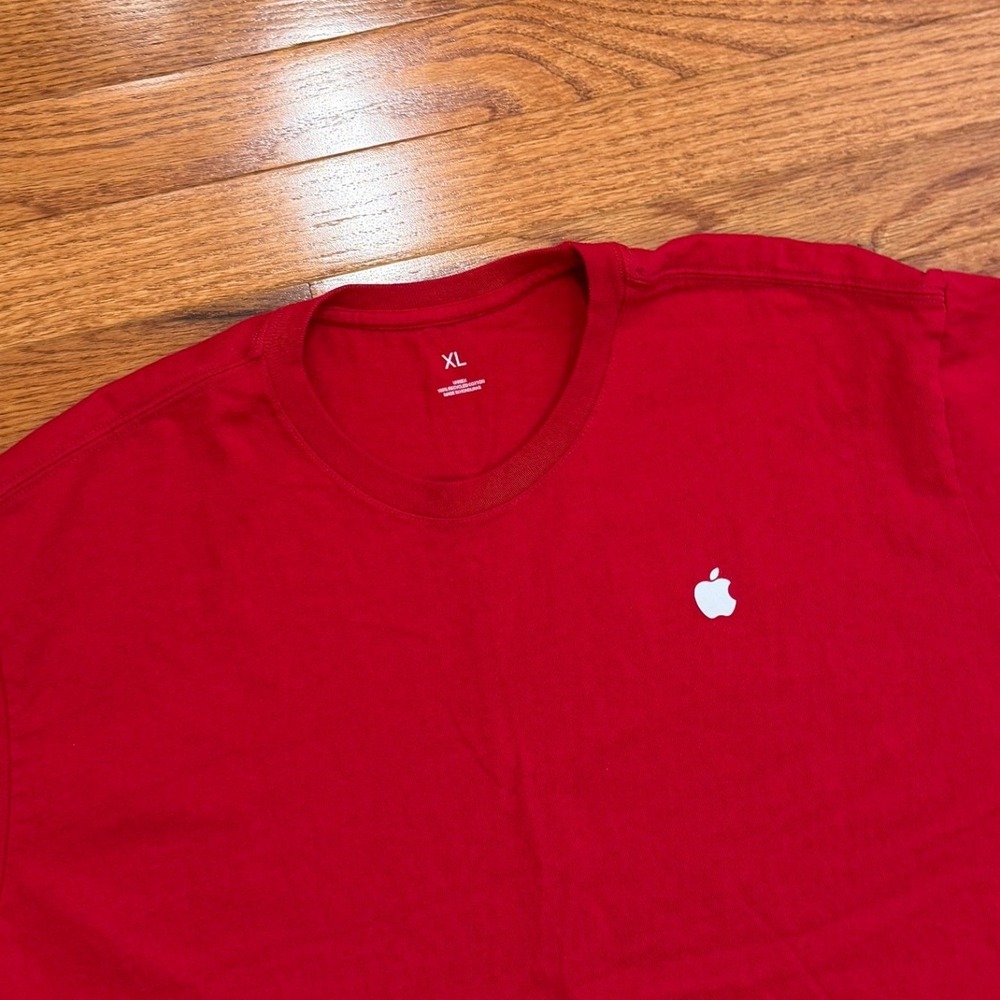 Apple T-Shirt Tee Shirt Unisex Mens XL Red Employee Logo Cotton Short Sleeve